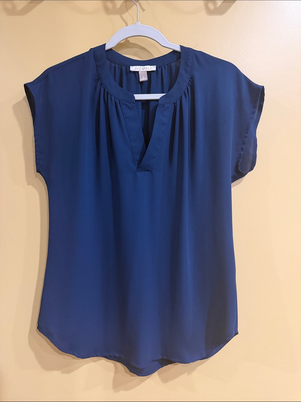Roz & Ali Navy Short-Sleeve Split-Neck Blouse